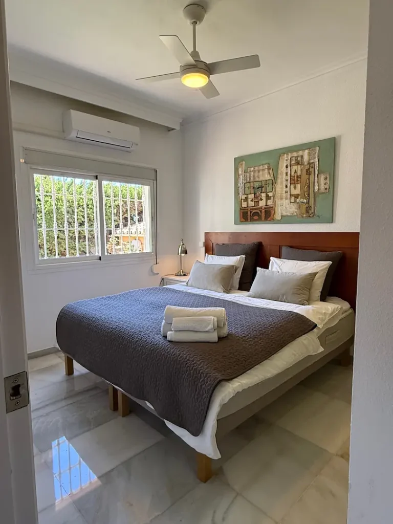 2nd bed with queen size bed