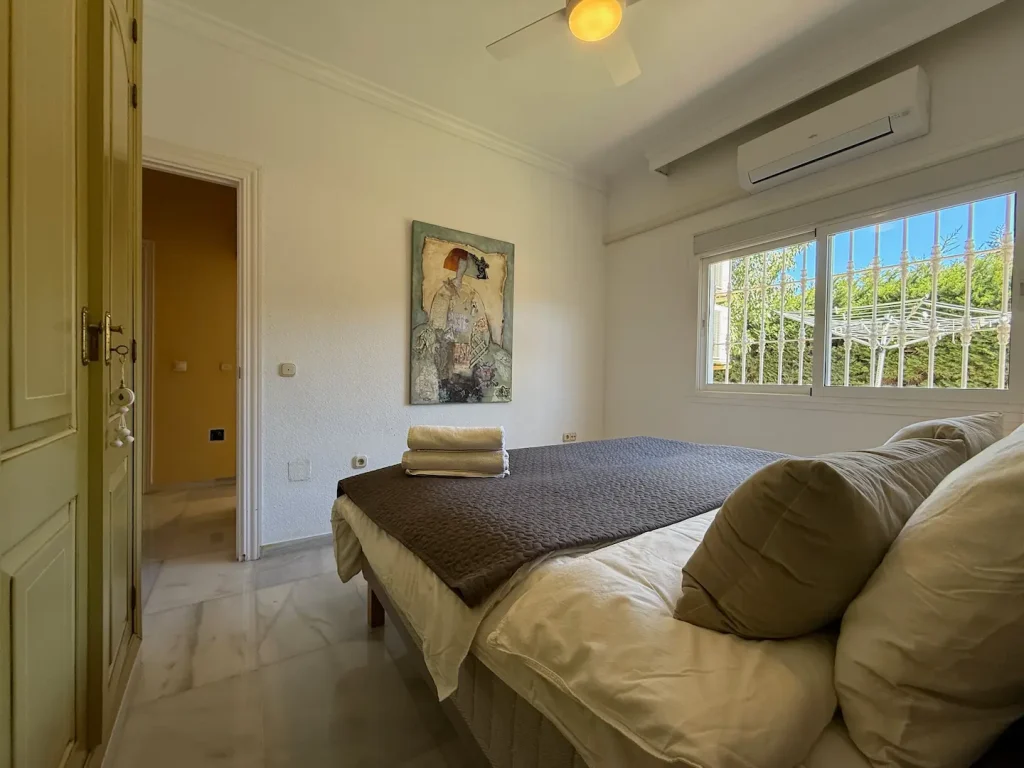 2nd bed with queen size bed