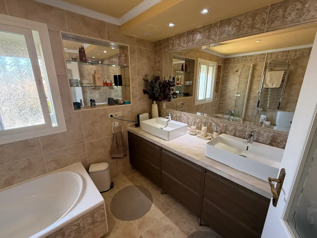 Master bath 2nd floor